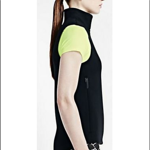 Nike Therma-Fit Asymmetrical Scuba Vest - Picture 6 of 6